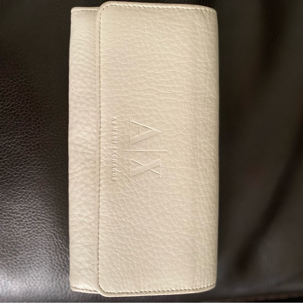 Armani exchange woman wallet.